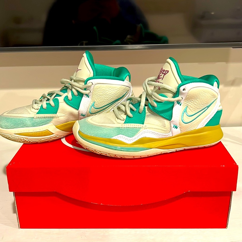 Nike Kyrie Infinity Basketball Sneakers size M 5.5 /W 7